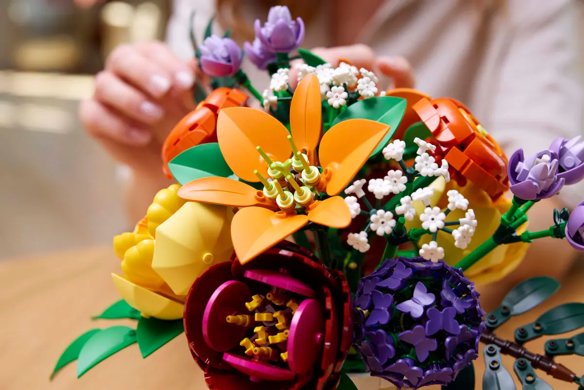 Review van LEGO 10345 Bloemstuk uit de 'Botanical Collection'. Foto: © LEGO
